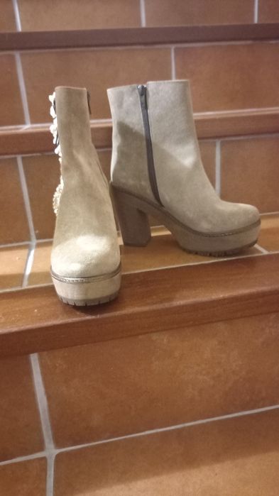 Botas em pele como novas 36