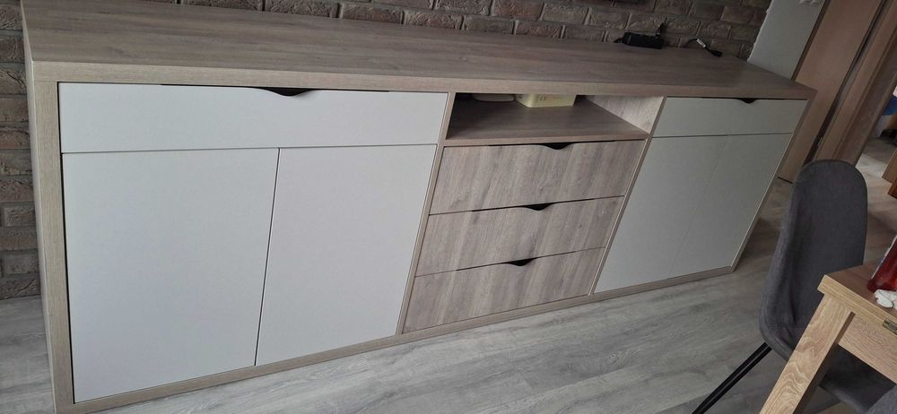 Duża komoda z szufladami