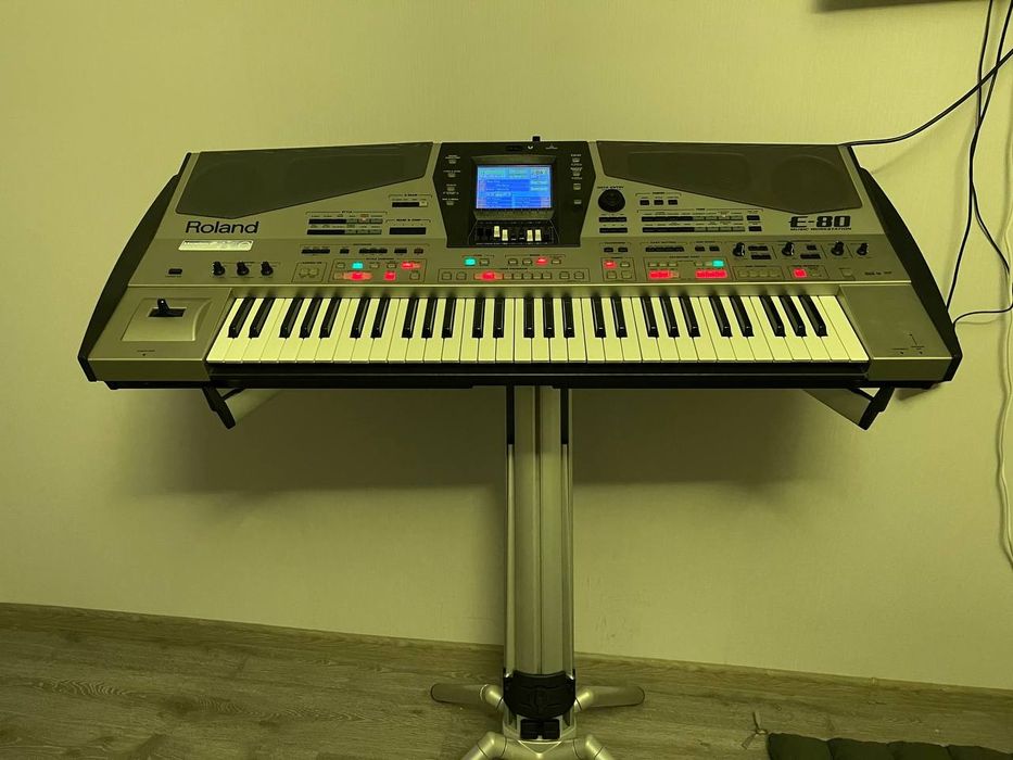 Продам Roland E80