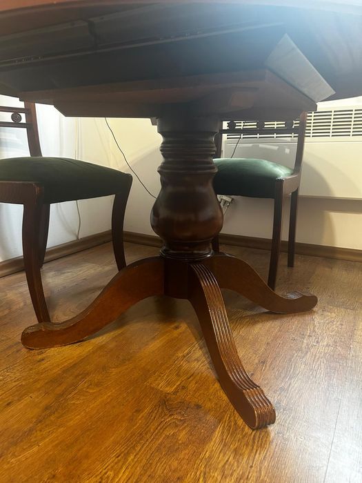 Stół plus 6 krzeseł