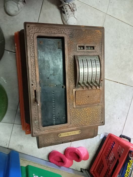 Registadora antiga em ferro