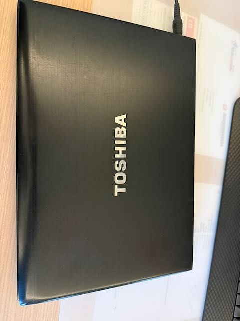 Portátil Toshiba i7 c/ Docking Station