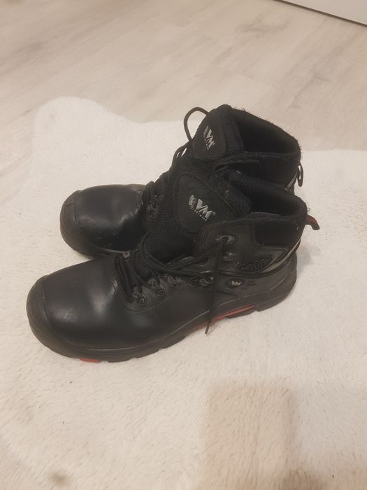 Sprzedam butu robocze z blachą