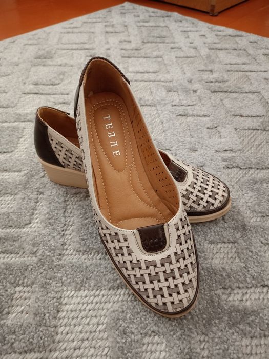 Продам жіноче взуття