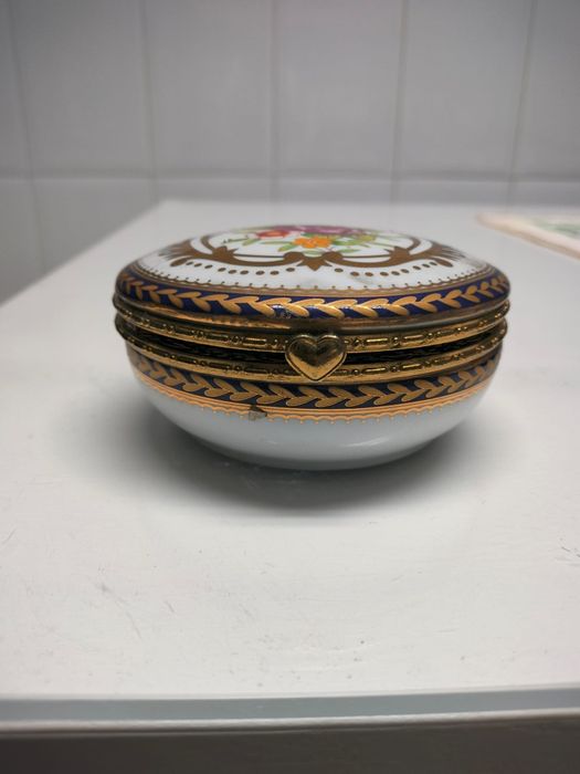 Caixa de porcelana portuguesa Louças Falcão L.F.