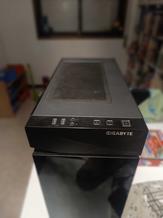 Caixa ATX Gigabyte C200 RGB USB 3.0 Preto Vidro Temperado