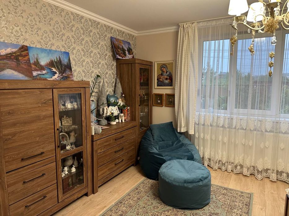 Продам Будинок 180 квадратів ( 5 кімнат)  і ділянкою 8 соток