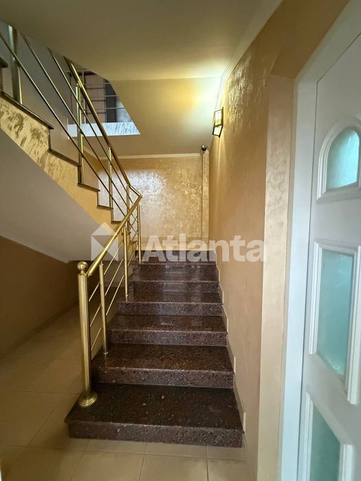 Оренда приміщення та/або будинку в центрі с-ща Лужани - 252 м2