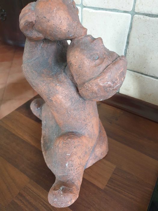 Figurka Pijący chłopiec