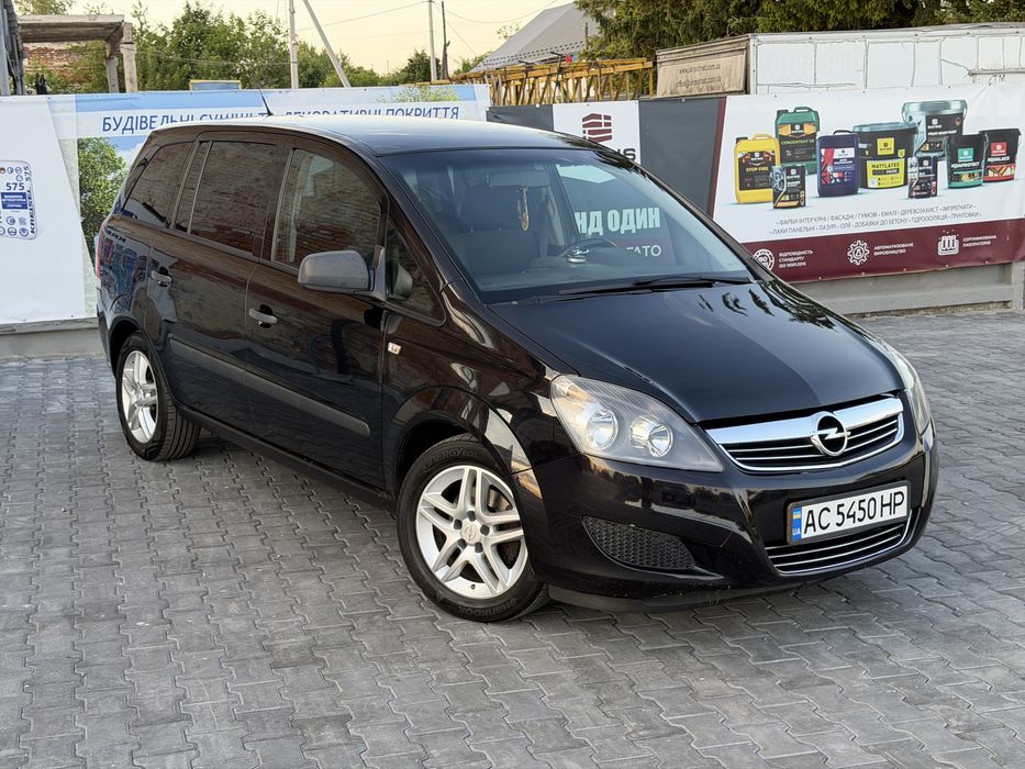 Opel Zafira 2010  рік 1,6 бенз 7 - місна