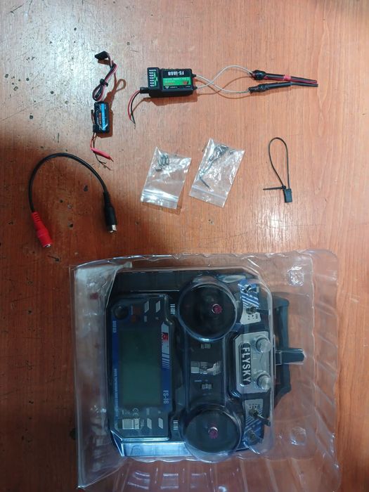 Пульт керування FlySky FS-i6 + приймач FS-i6B

Комплект у повністю роб