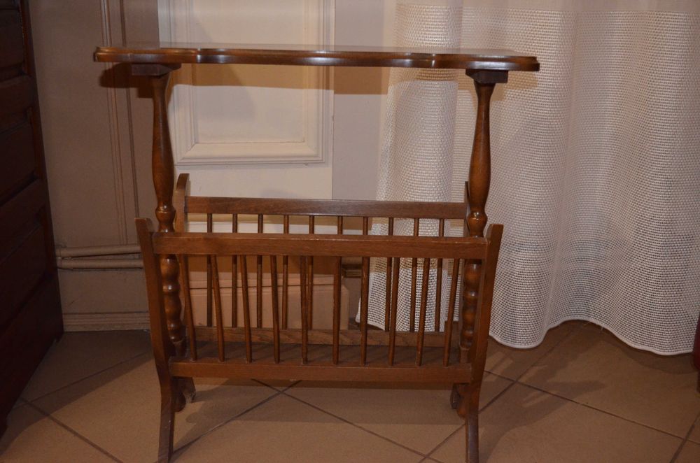 столик - газетниця, дерев'яний