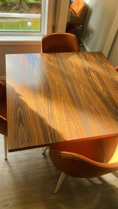 Mesa de Madeira acabamento âmbar