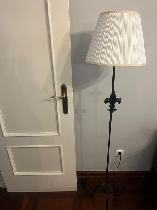 Espelho de sala e candeeiros