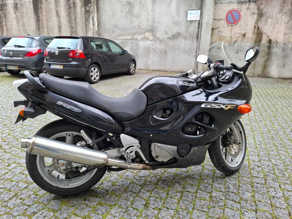 Suzuki GSX750F como nova