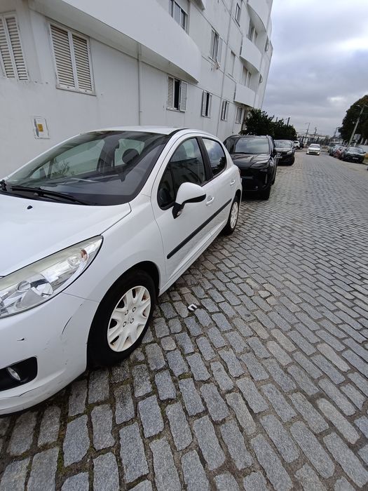 Peugeot 207 1.4 16v com poucos Kk