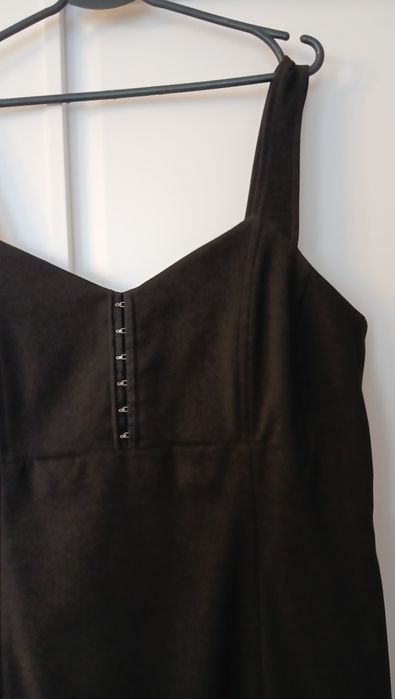 Sukienka czarna na ramiaczkach 42-46