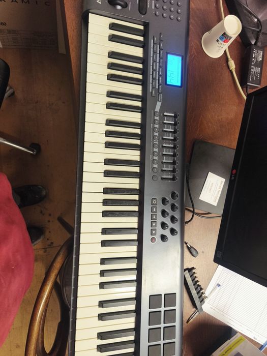 Piano M-AUDIO usado