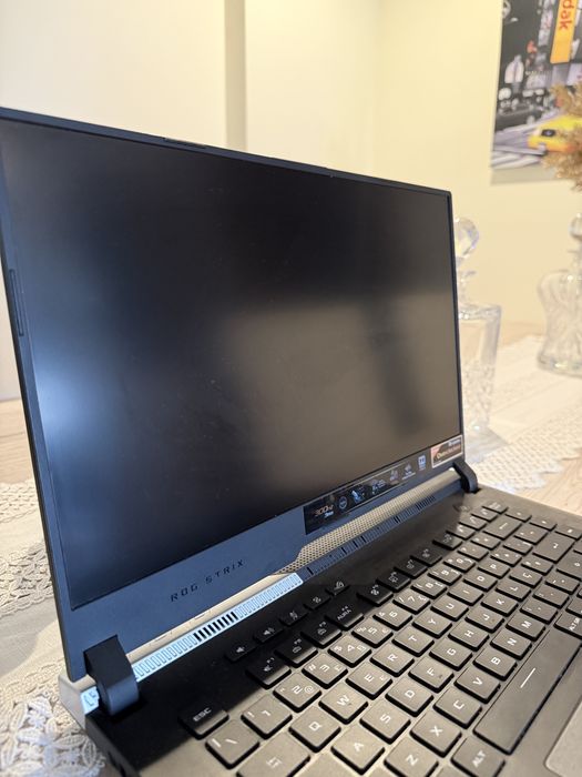 Asus Rog strix 15.6 G533QS RTX 3080 / Ryzen 9 5900HX / 300hz / 32GB RAM