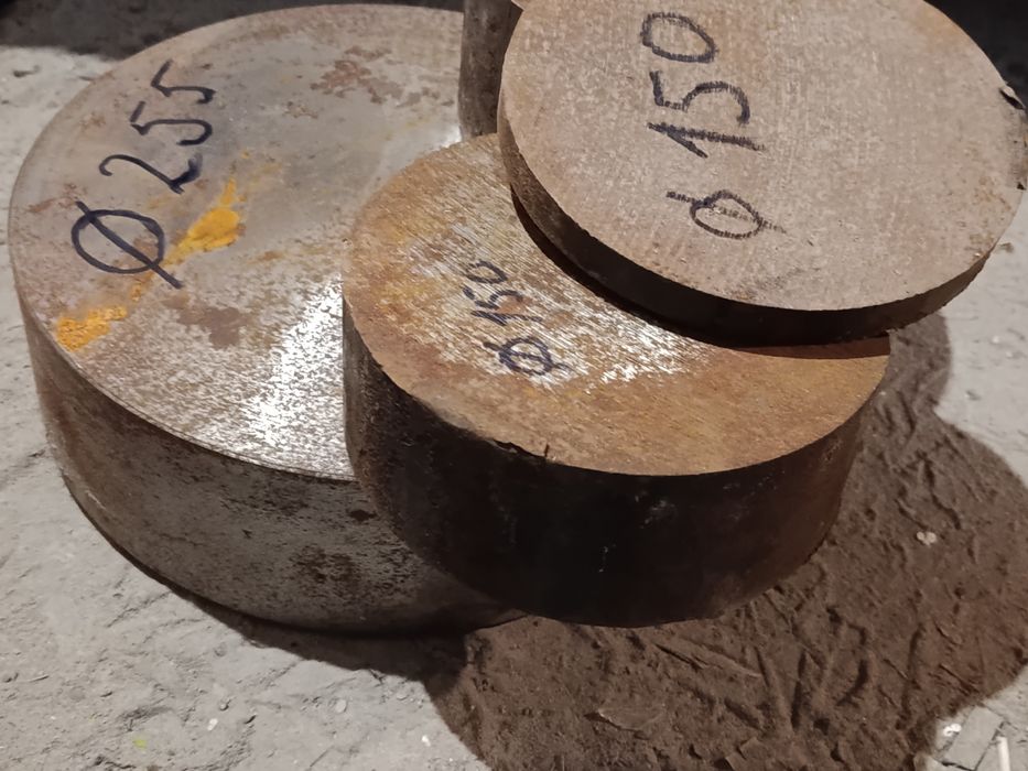 Кругляк чёрный и квадраты