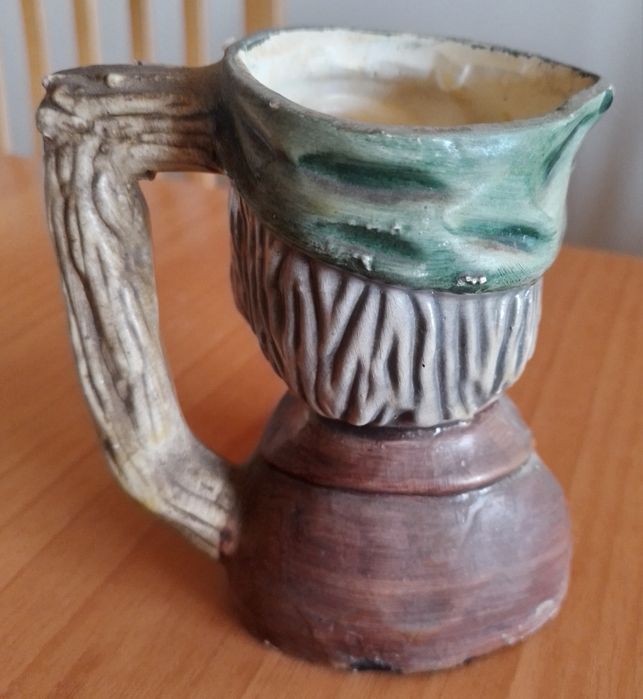 Caneca em cerâmica antropomorfica