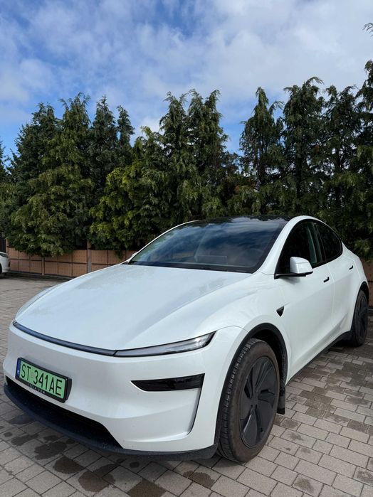 Wynajem samochodu Tesla Model Y Long Range 2026 Juniper