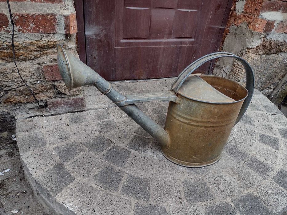 Konewka metalowa stara
