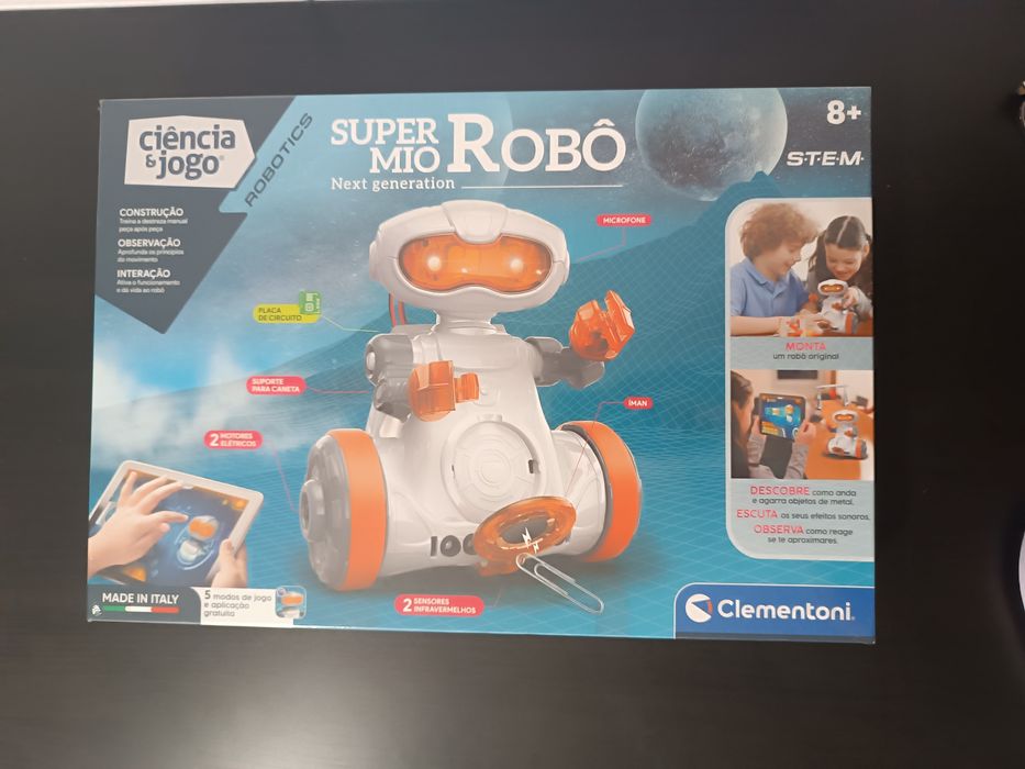 Super Robot. Brand New, Sealed in Original Box64284733610627121