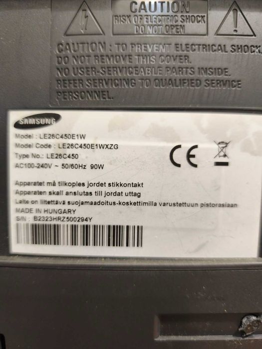 Telewizor z pilotem.