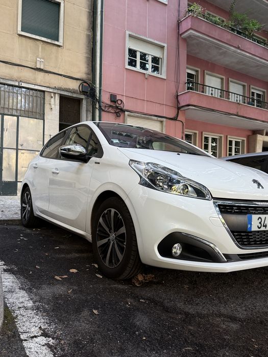 Peugeot 208 Signature 1.2cc 2019 — photo 2