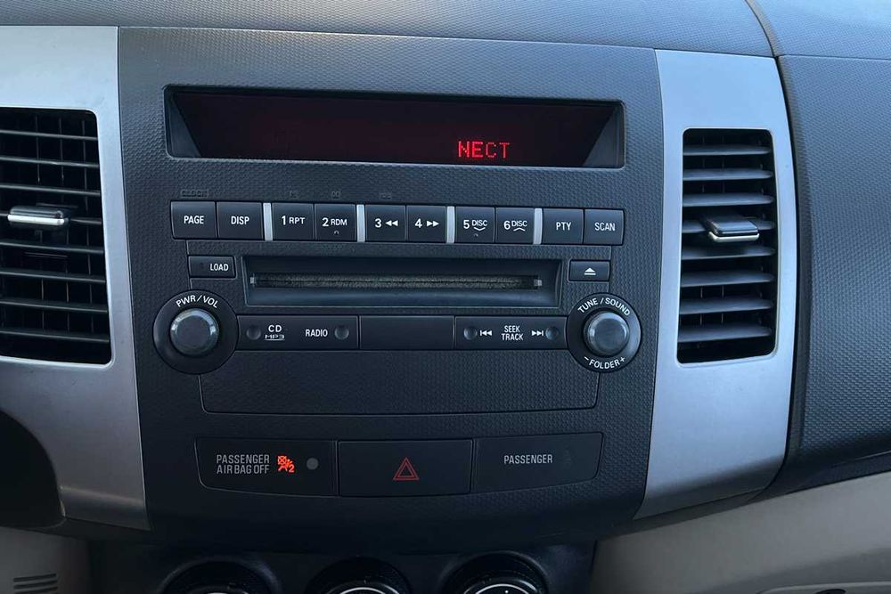 Mitsubishi Outlander 2011