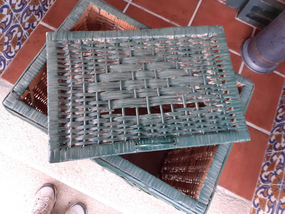 Cesto de roupa em palha