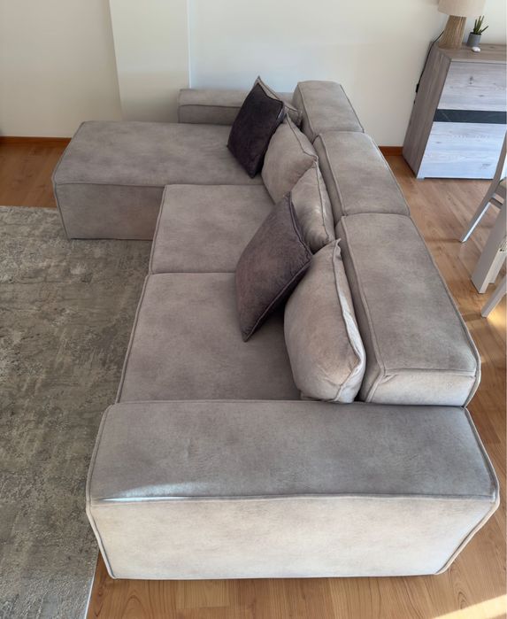 Sofá chaiselongue cinza