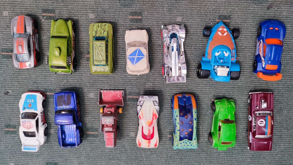 Lote 95 carrinhos antigos