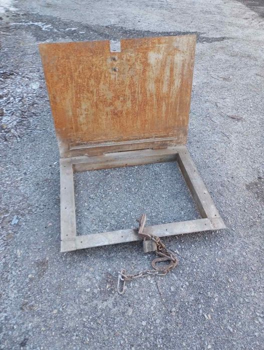 Дверь для підвалу, горища, сховища.