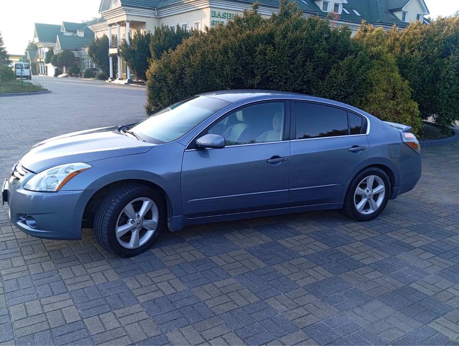 Nissan Altima 2.5 газ-бензин 2010р.Обмін на бус