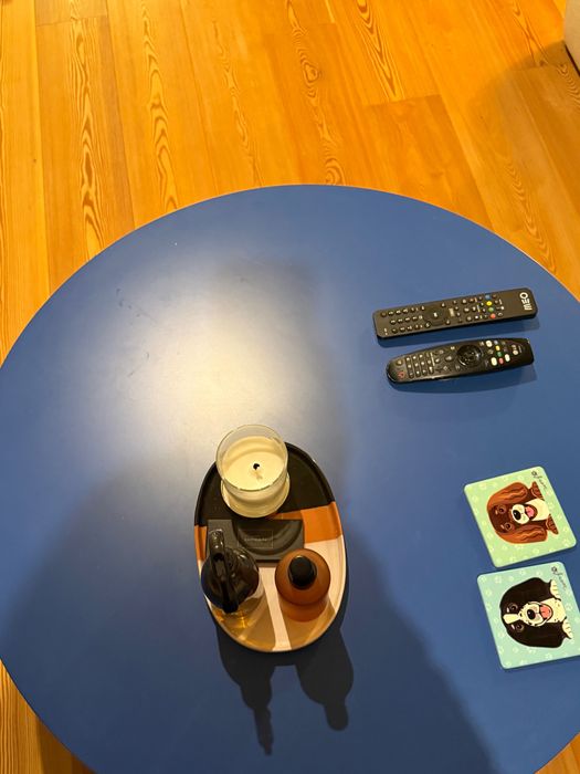 Mesa de sala de estar AZUL circular escandinava