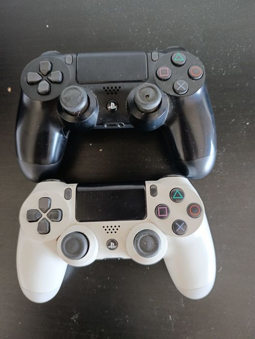 PS4 with 2 controllers / 3 games for €18064354223295234121