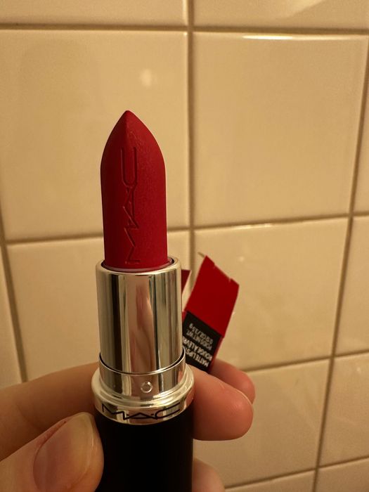 Нова помада MAC maximal matte lipstick Ruby Woo (691 відтінок)