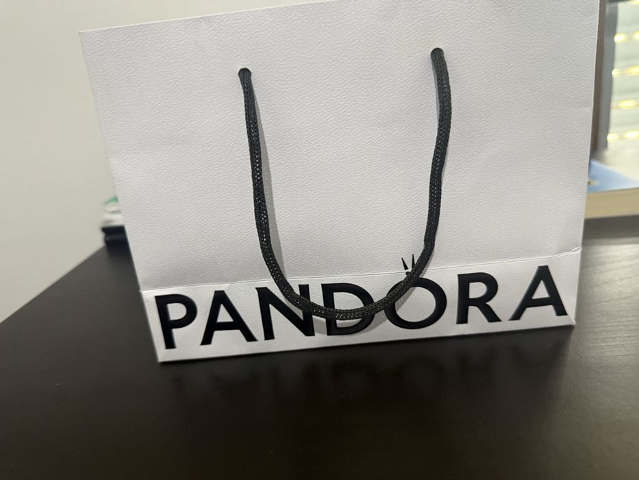 Anel dourado da pandora