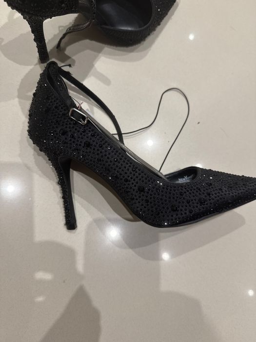Piękne czarne błyszczące buty Szpilki Nowe rozmiar 39