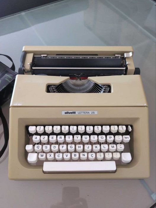 Maquina de escrever Vintage Olivetti Letera 25