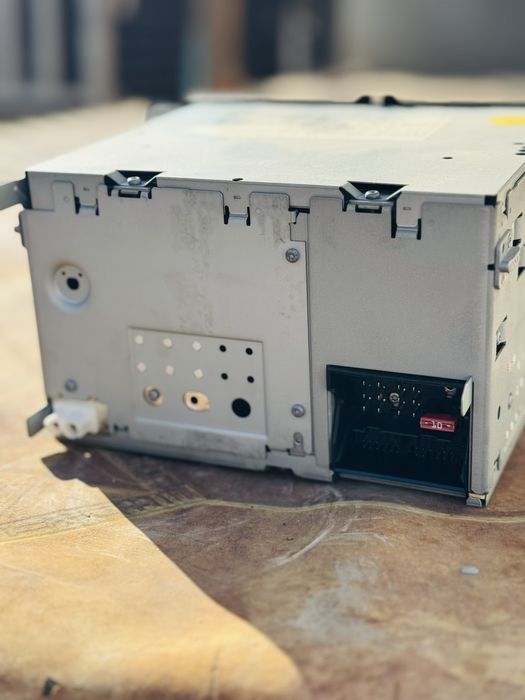 Продам штатну магнітолу на Тігуан