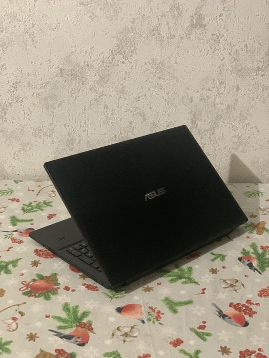 Asus pro / i3 6100u / 8gb / 128gb / 15,6