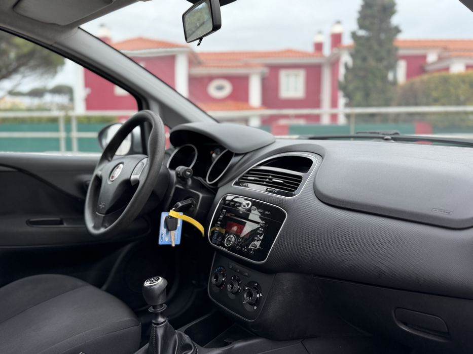 Fiat Punto 1.2 - 130.000km / 2014 - Garantia 18 meses