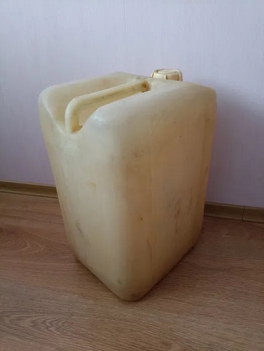 Kanister plastikowy.Paliwojak.