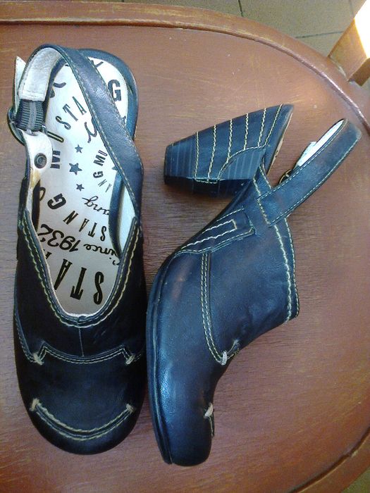 Фирменные сабо- закрытые босоножки, черные