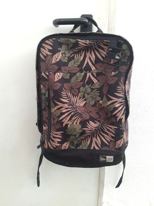 Mochila New Era bom estado