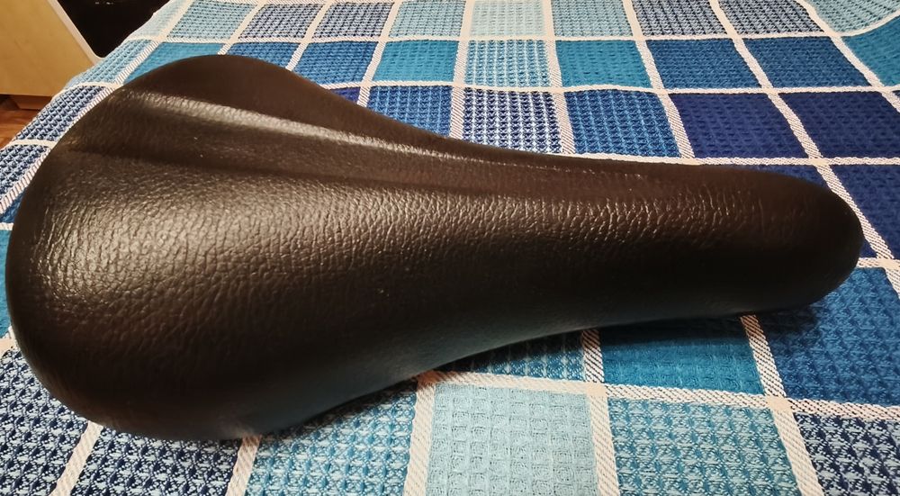 siodełko rowerowe marki Iscaselle z jarzmem