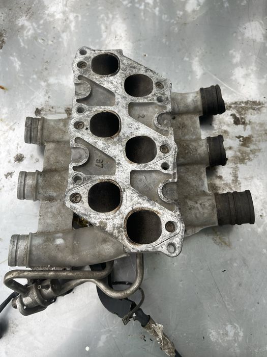 Впускной коллектор Opel v2.5l